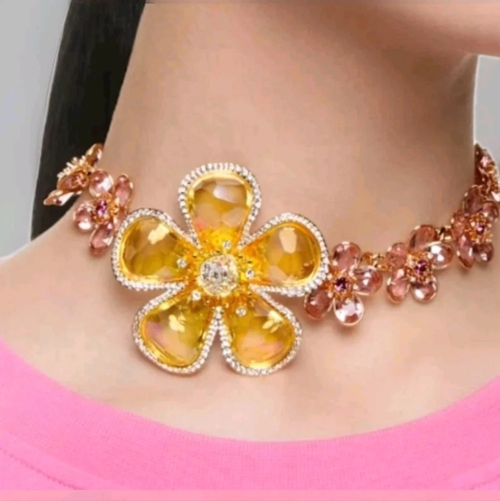 🌹 NWT Idyllia chokerFlower, Multicolored, Gold-tone plated
